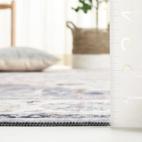 Safavieh Arizona 4'-0" x 6'-0" Rug in Light Blue / Ivory