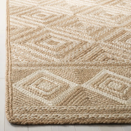 Safavieh Natural Fiber 4'-0" x 6'-0" Rug in Natural / Ivory