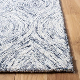 Safavieh Ikat 4'-0" x 6'-0" Rug in Silver / Grey