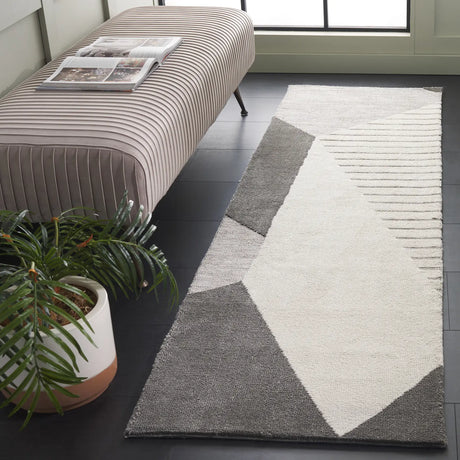 Safavieh Audrey 2'-3" x 8'-0" Rug in Grey / Ivory