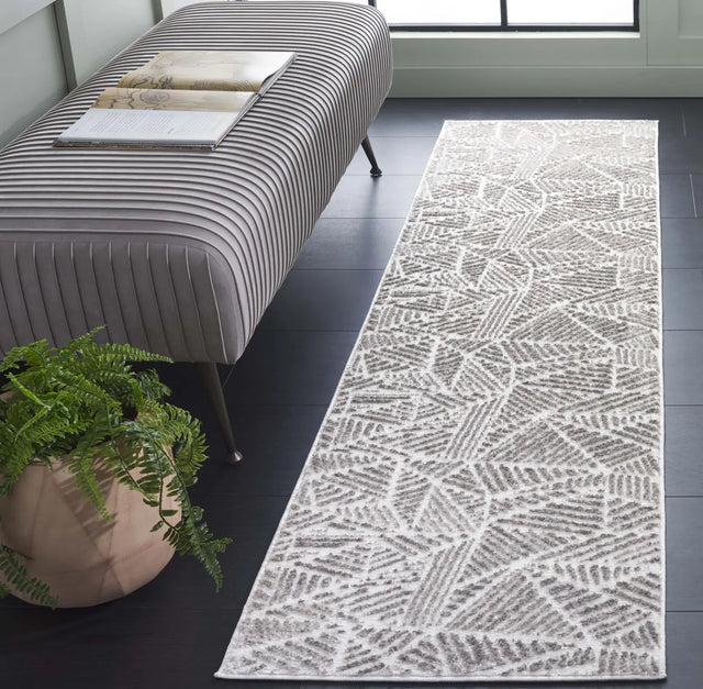 Safavieh Maya 2'-0" x 8'-0" Rug in Ivory / Grey