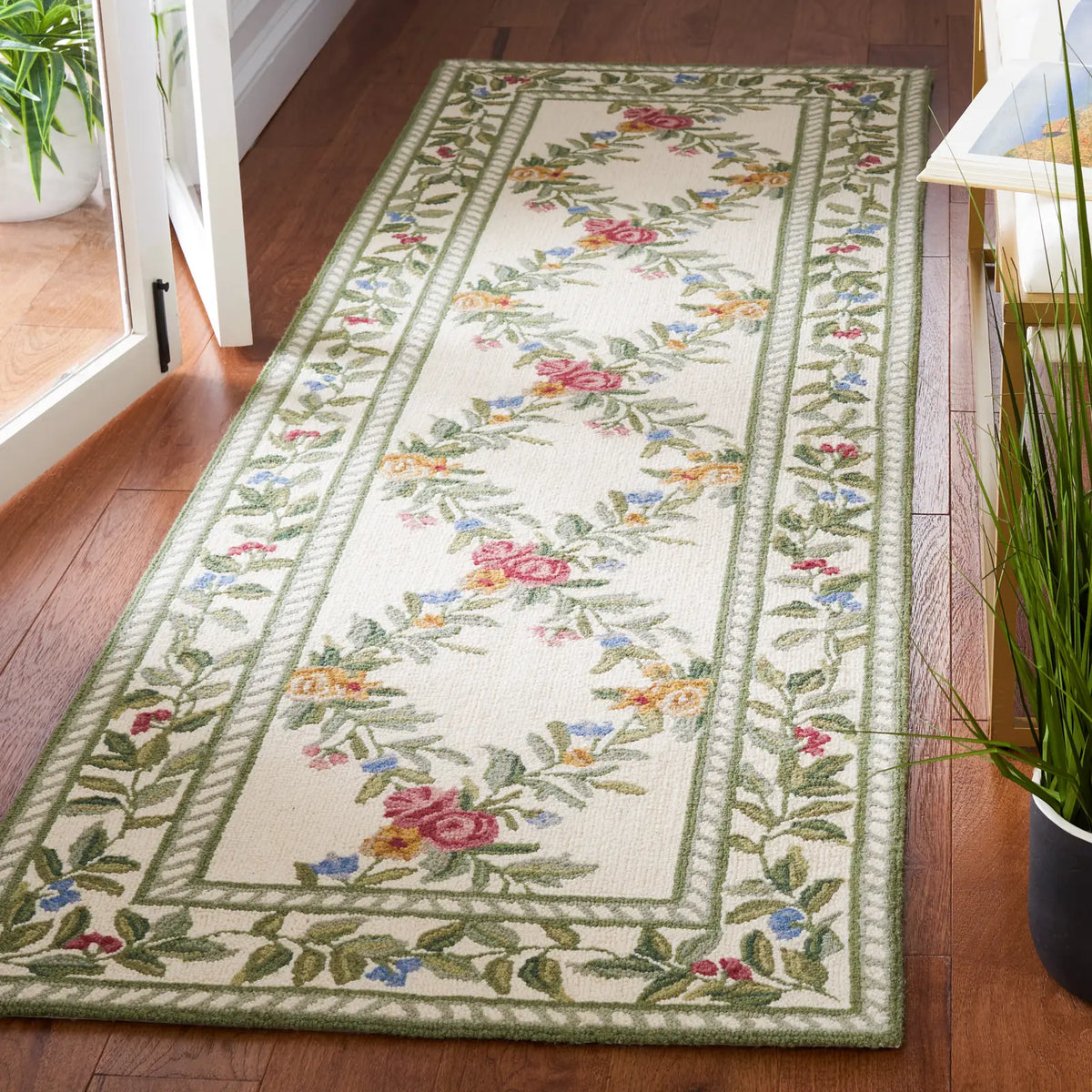 Safavieh Chelsea 2'-6" x 10'-0" Rug in Ivory