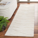 Safavieh Chatham 2'-3" x 8'-0" Rug in Ivory