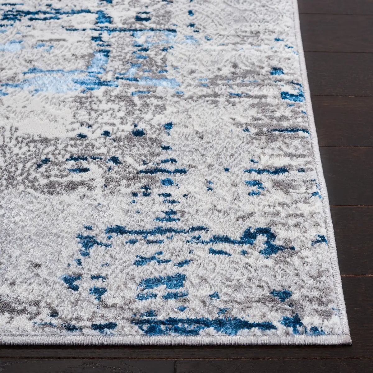 Safavieh Amelia 4'-5" x 6'-5" Rug in Grey / Blue