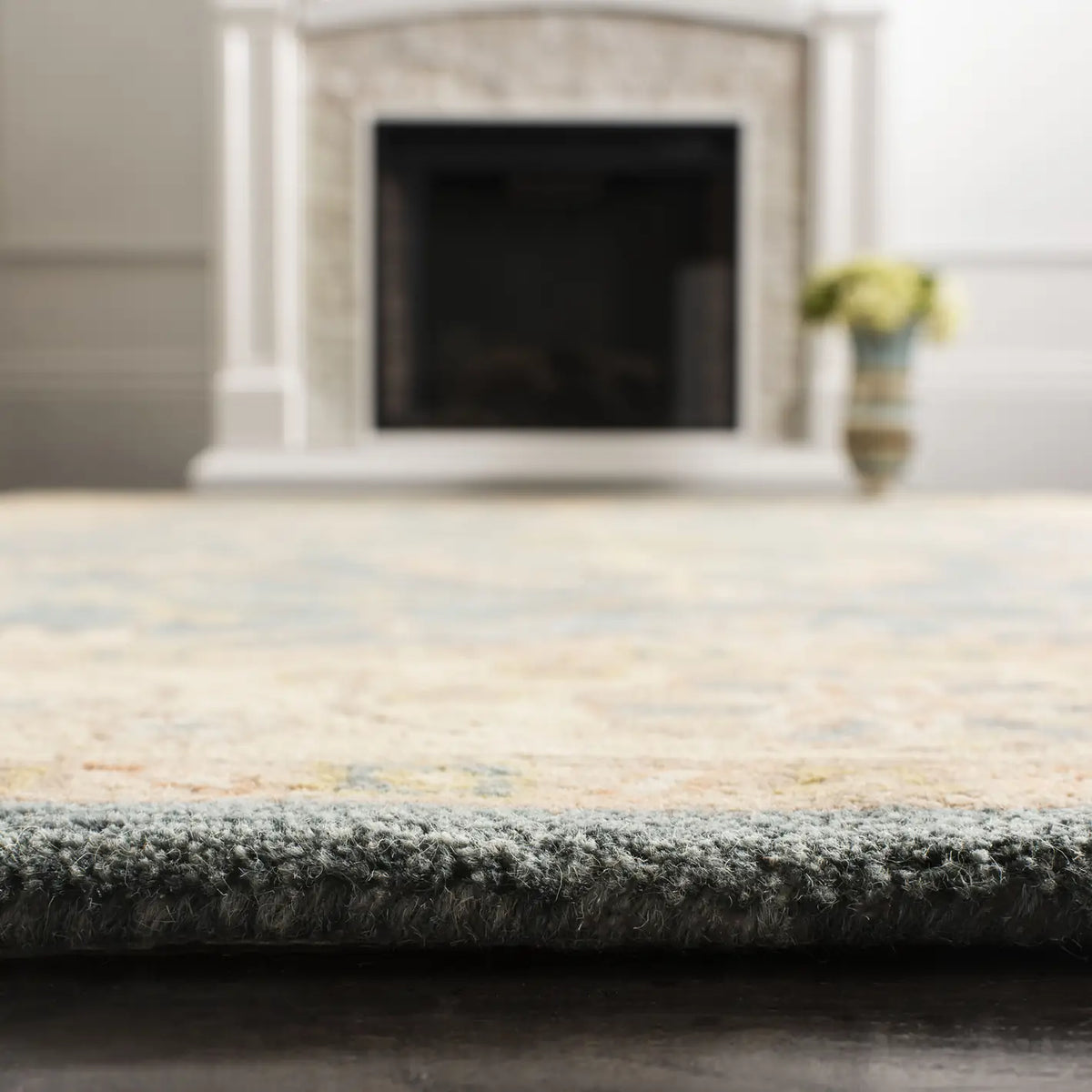 Safavieh Classic 4'-0" x 6'-0" Rug in Blue / Light Gold