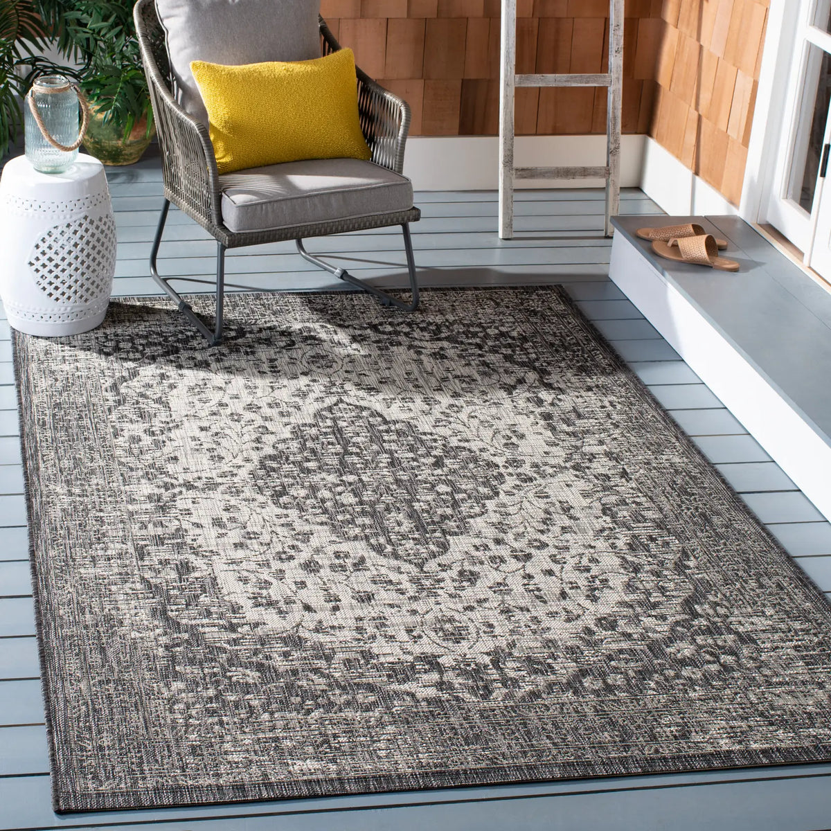 Safavieh Courtyard 5'-3" x 7'-7" Rug in Black / Grey