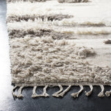 Safavieh Kenya 4'-0" x 6'-0" Rug in Ivory / Grey