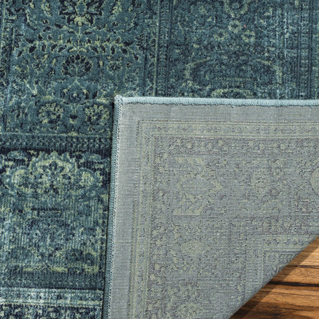 Safavieh Vintage 4'-0" x 5'-7" Rug in Turquoise / Multi
