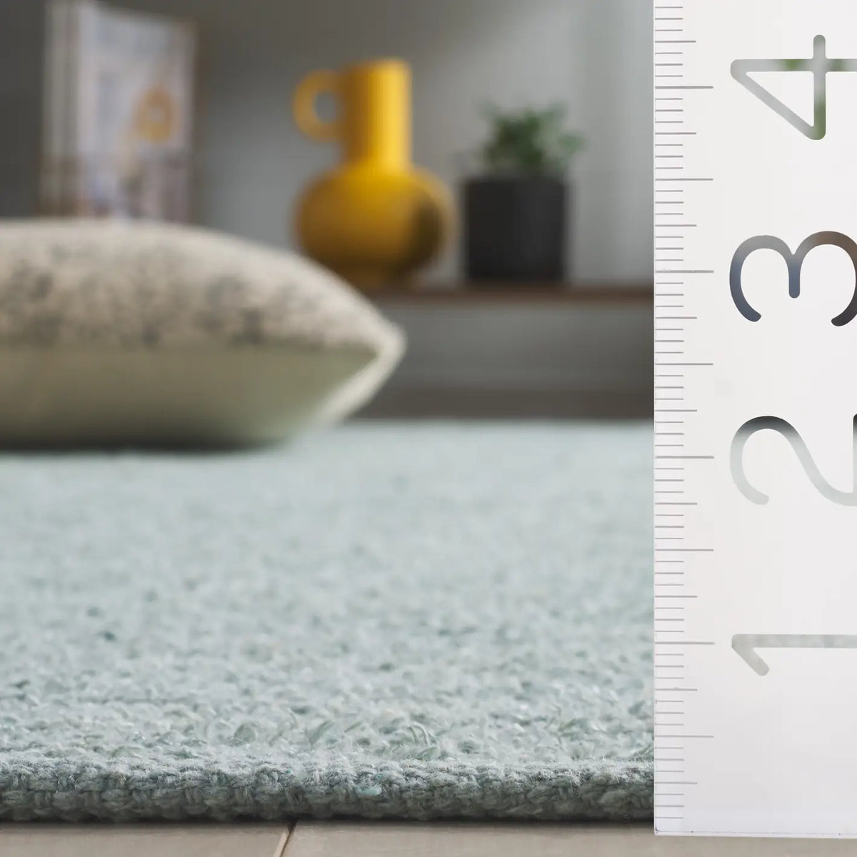 Safavieh Montauk 4'-0" x 6'-0" Rug in Turquoise