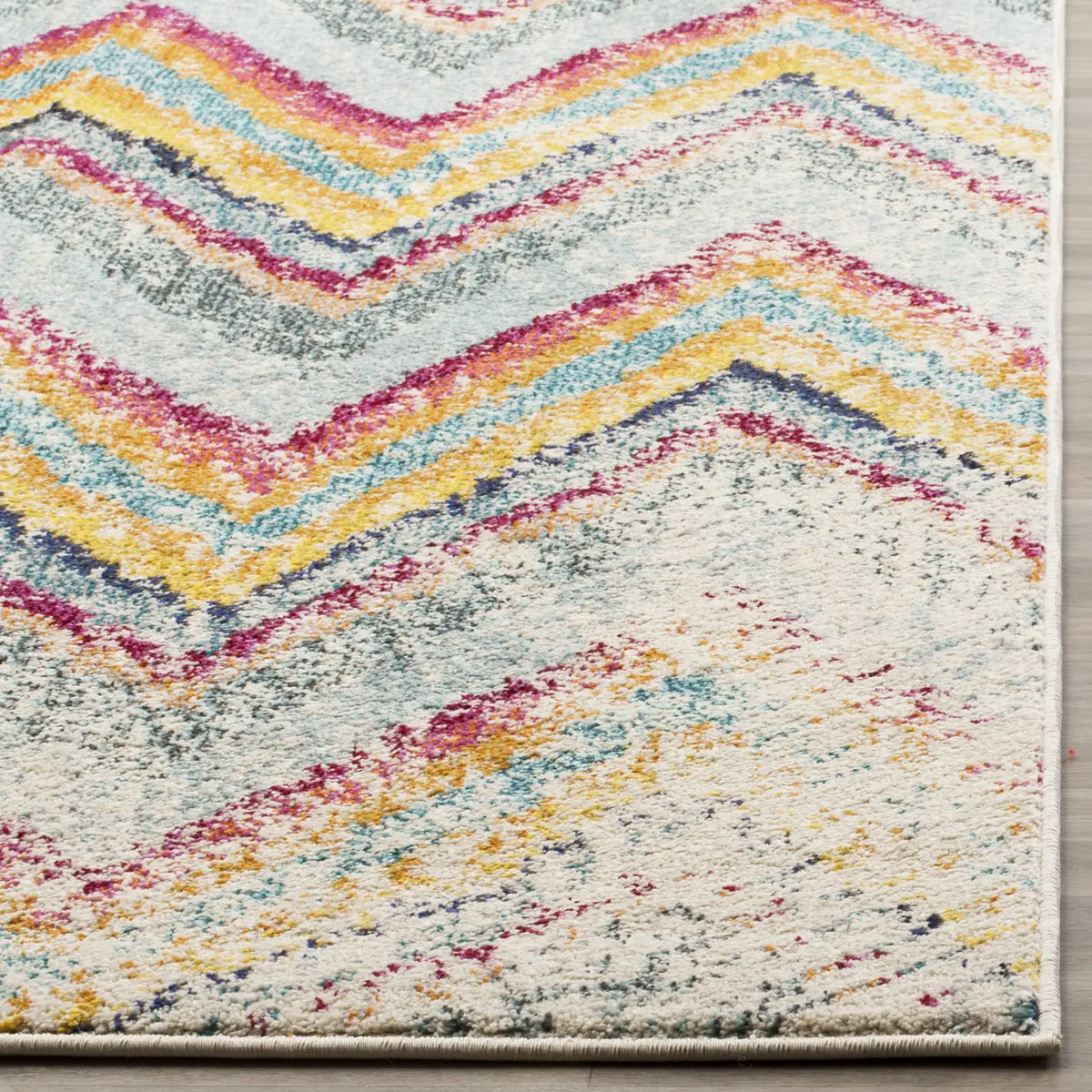 Safavieh Monaco 4'-0" x 5'-7" Rug in Multi