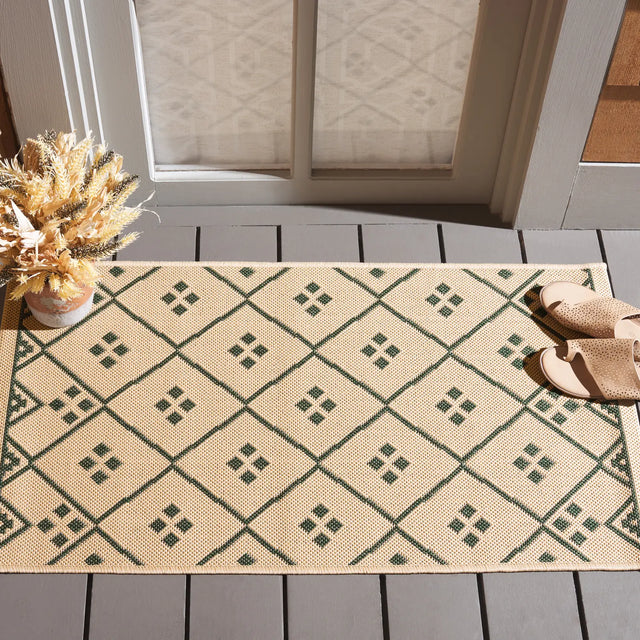 Safavieh Courtyard 2'-0" x 3'-7" Rug in Beige / Green