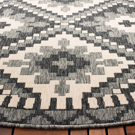 Safavieh Veranda 6'-7" x 6'-7" Rug in Grey / Beige