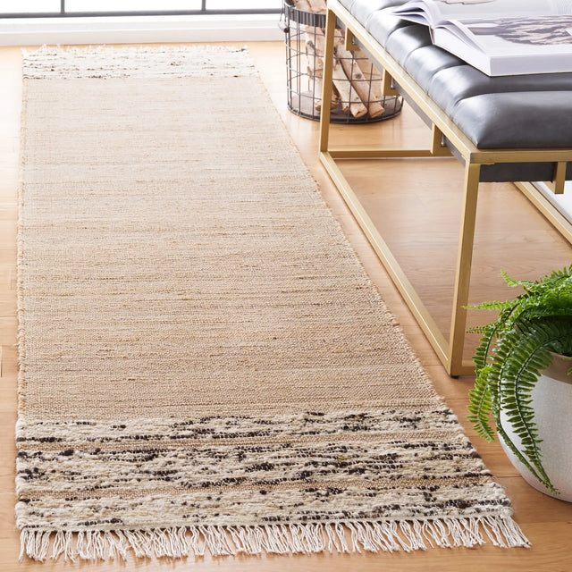 Safavieh Natura 2'-3" x 9'-0" Rug in Natural / Black