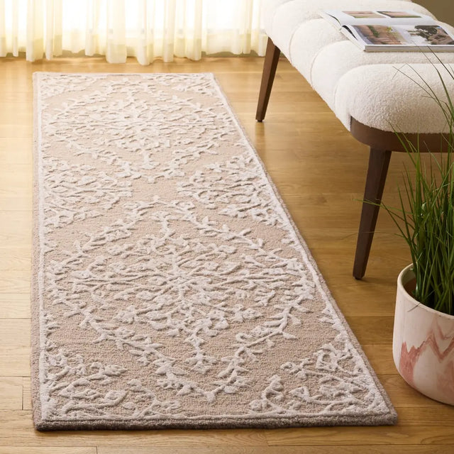 Safavieh Glamour 2'-3" x 8'-0" Rug in Beige / Ivory