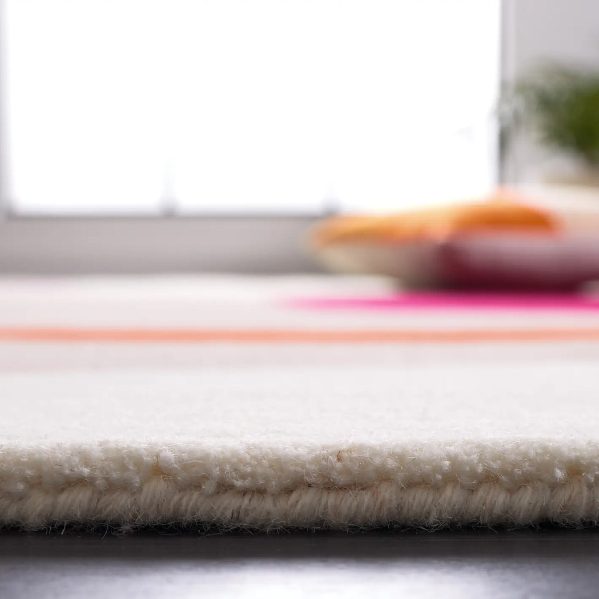Safavieh Fifth Avenue 5'-0" x 8'-0" Rug in Ivory / Red