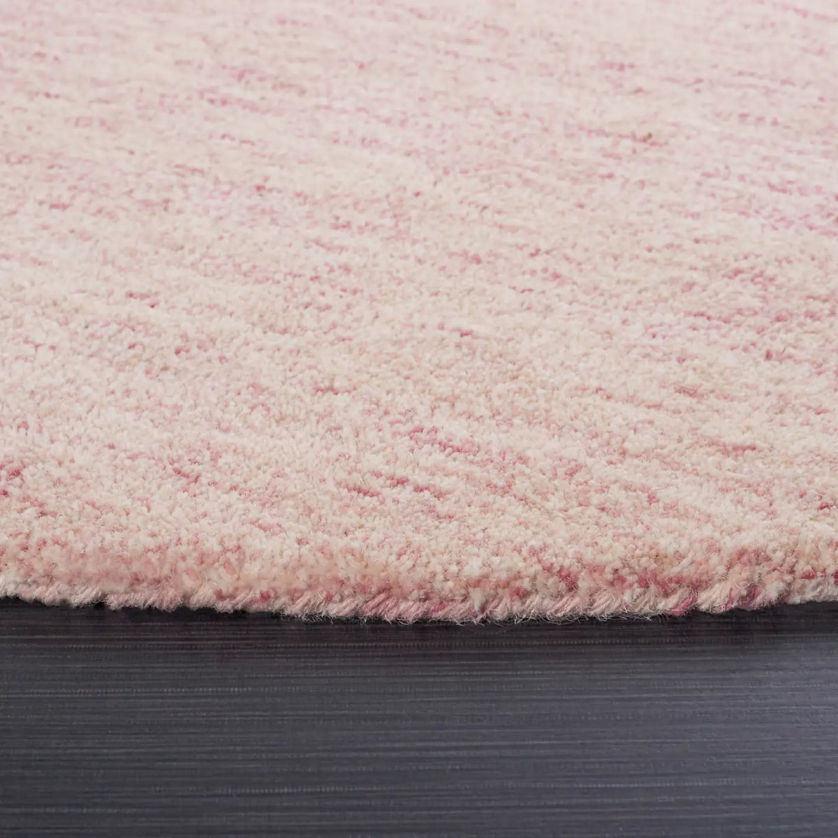 Safavieh Metro 6'-0" x 6'-0" Rug in Pink / Ivory