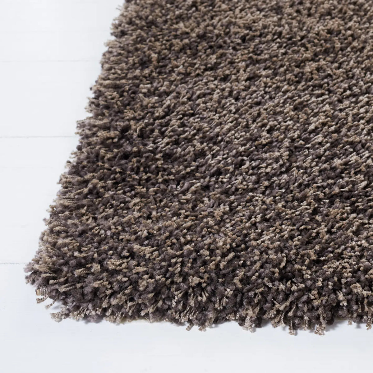 Safavieh Santa Monica Shag 5'-3" x 7'-6" Rug in Mushroom