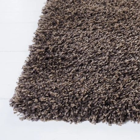 Safavieh Santa Monica Shag 5'-3" x 7'-6" Rug in Mushroom