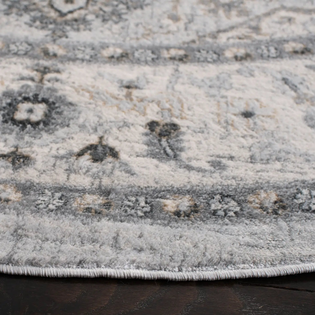 Safavieh Isabella 6'-7" x 6'-7" Rug in Light Grey / Grey