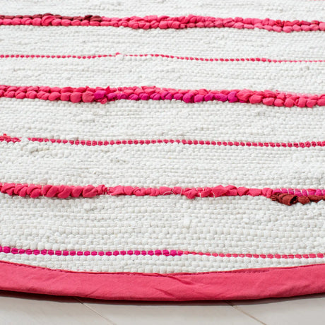 Safavieh Montauk 6'-0" x 6'-0" Rug in Red / Ivory