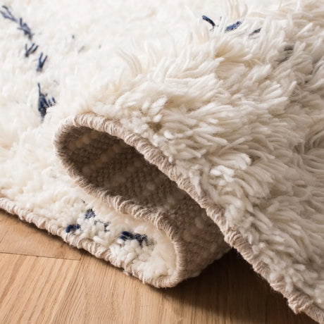 Safavieh Casablanca 5'-0" x 8'-0" Rug in Navy / Ivory