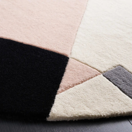 Safavieh Rodeo Drive 6'-0" x 6'-0" Rug in Pink / Ivory