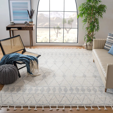 Safavieh Casablanca 8'-0" x 10'-0" Rug in Ivory / Grey