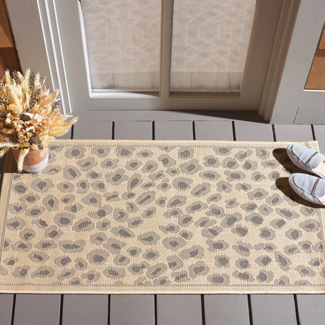 Safavieh Courtyard 2'-0" x 3'-7" Rug in Beige / Gold