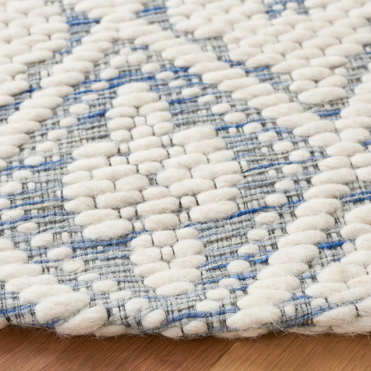 Safavieh Marbella 6'-0" x 6'-0" Rug in Blue / Ivory