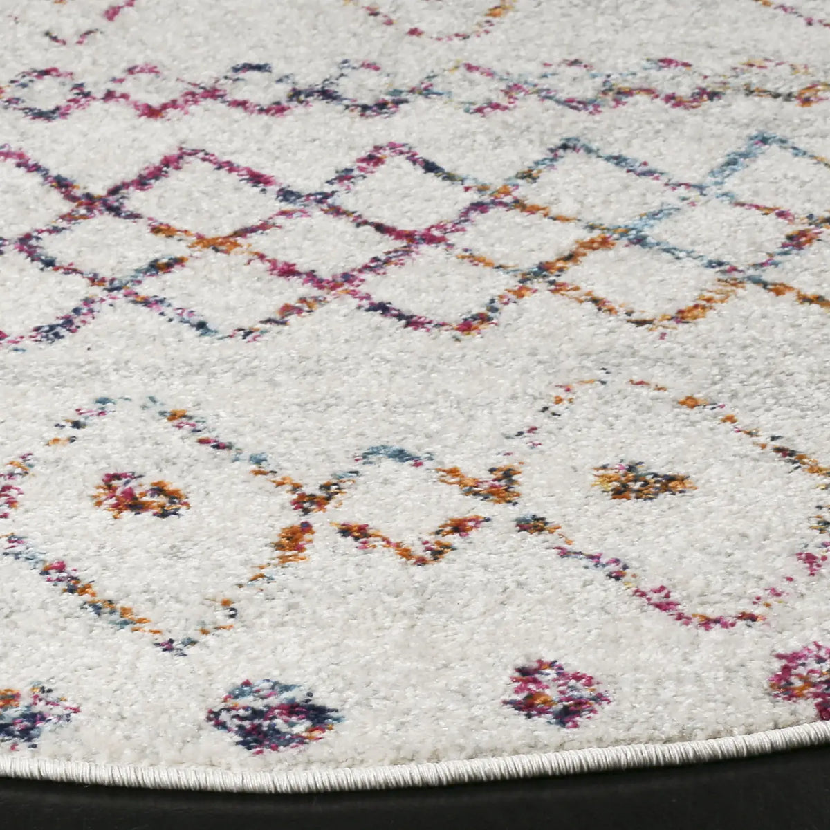 Safavieh Madison 700 5'-3" x 5'-3" Rug in Ivory / Fuchsia