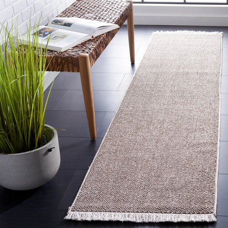 Safavieh Lotus 2'-0" x 8'-0" Rug in Beige / Ivory