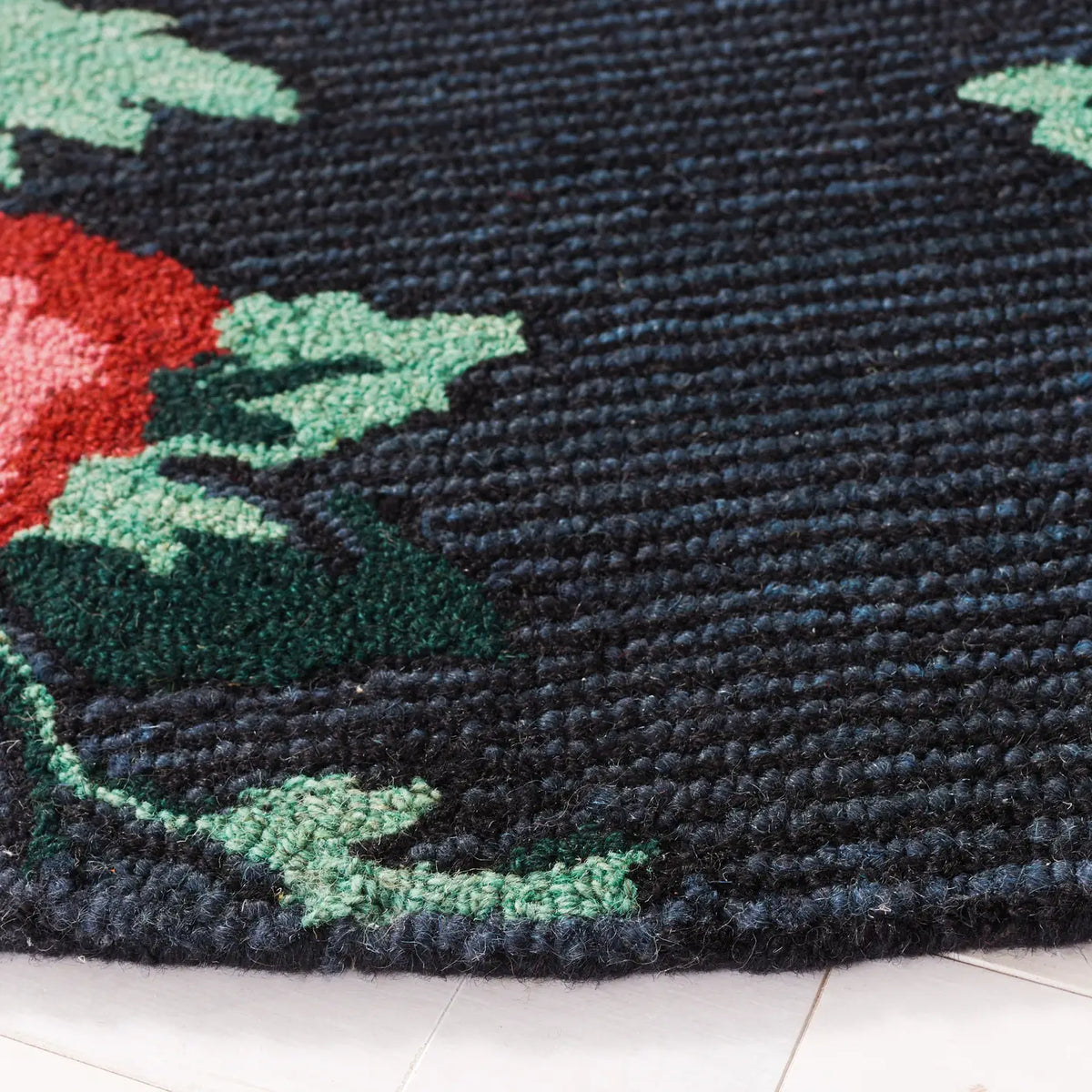 Safavieh Jardin 6'-0" x 6'-0" Rug in Black / Pink