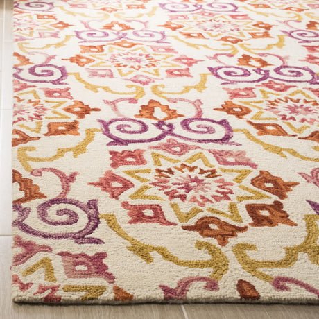 Safavieh Suzani 5'-0" x 8'-0" Rug in Ivory / Rust