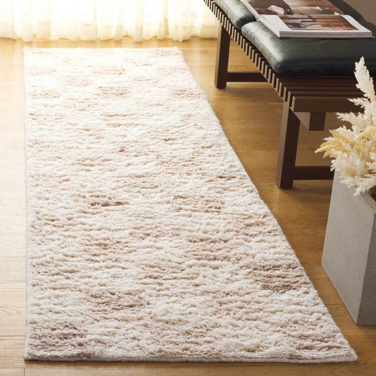 Safavieh Vermont 2'-3" x 8'-0" Rug in Beige / Ivory