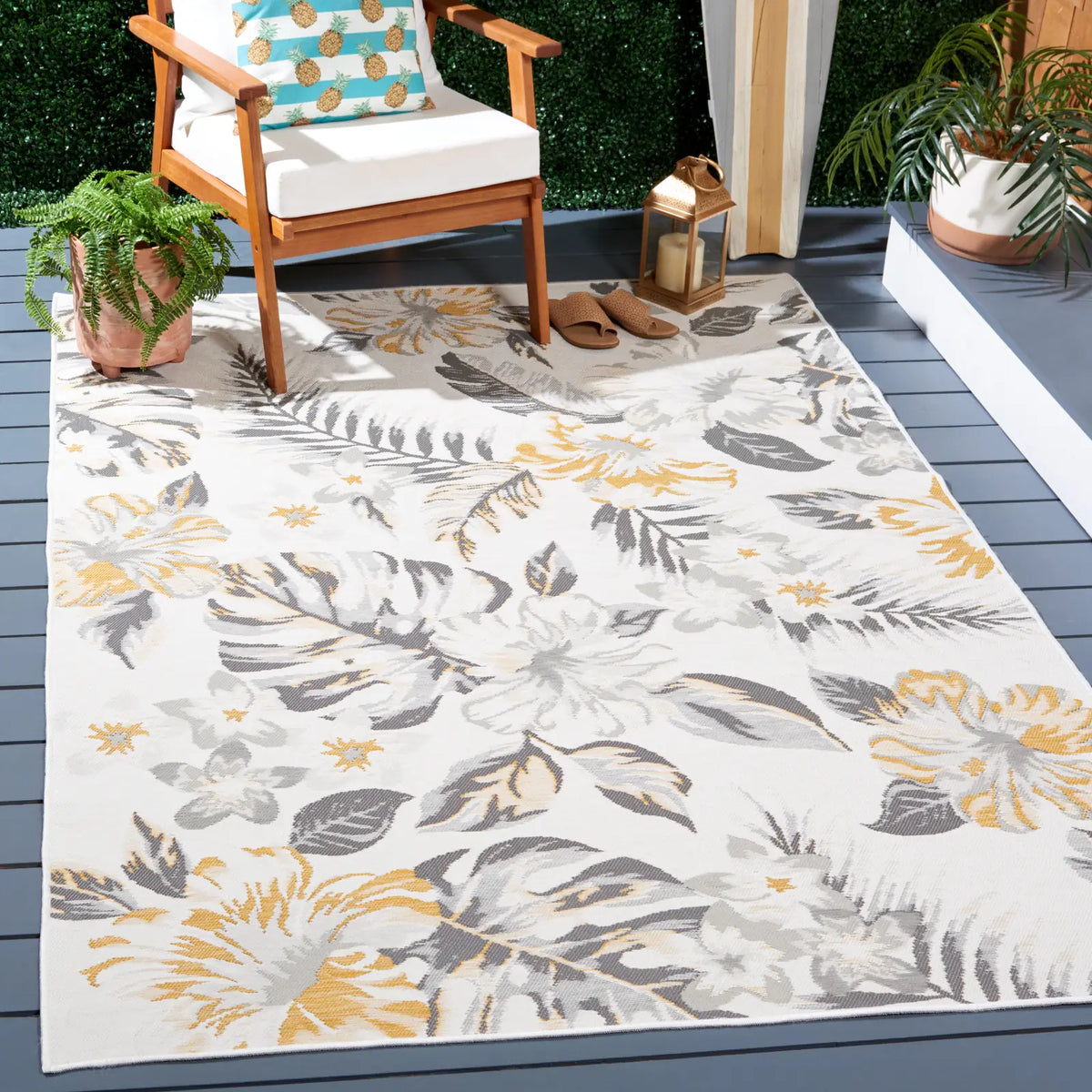 Safavieh Sunrise 4'-0" x 5'-7" Rug in Ivory / Grey Gold
