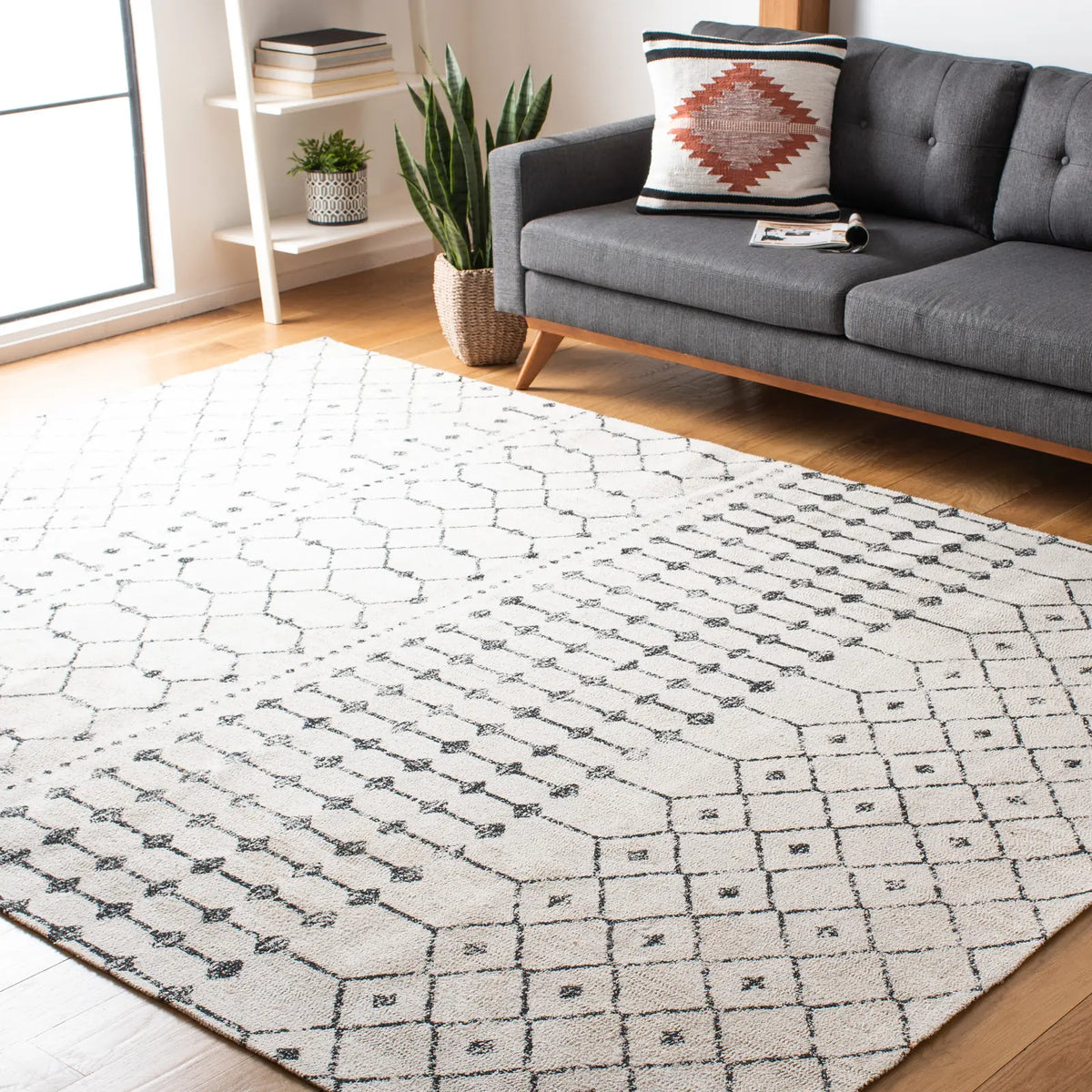 Safavieh Classic Vintage 6'-0" x 9'-0" Rug in Beige / Black