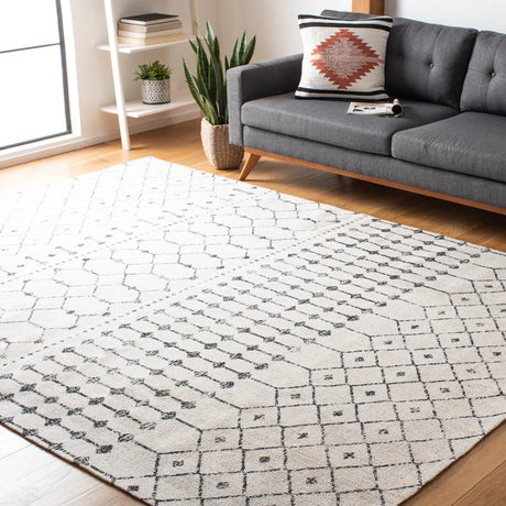 Safavieh Classic Vintage 6'-0" x 9'-0" Rug in Beige / Black