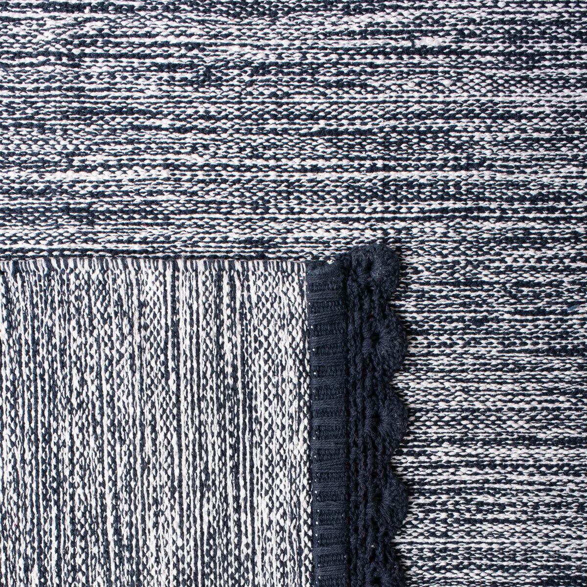 Safavieh Montauk 5'-0" x 8'-0" Rug in Navy