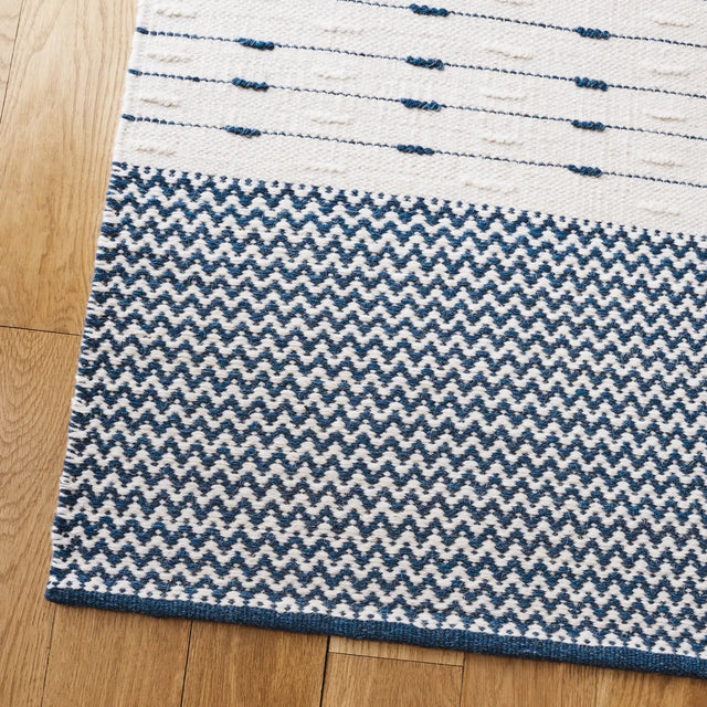 Safavieh Martha Stewart 4'-0" x 6'-0" Rug in Navy / Ivory