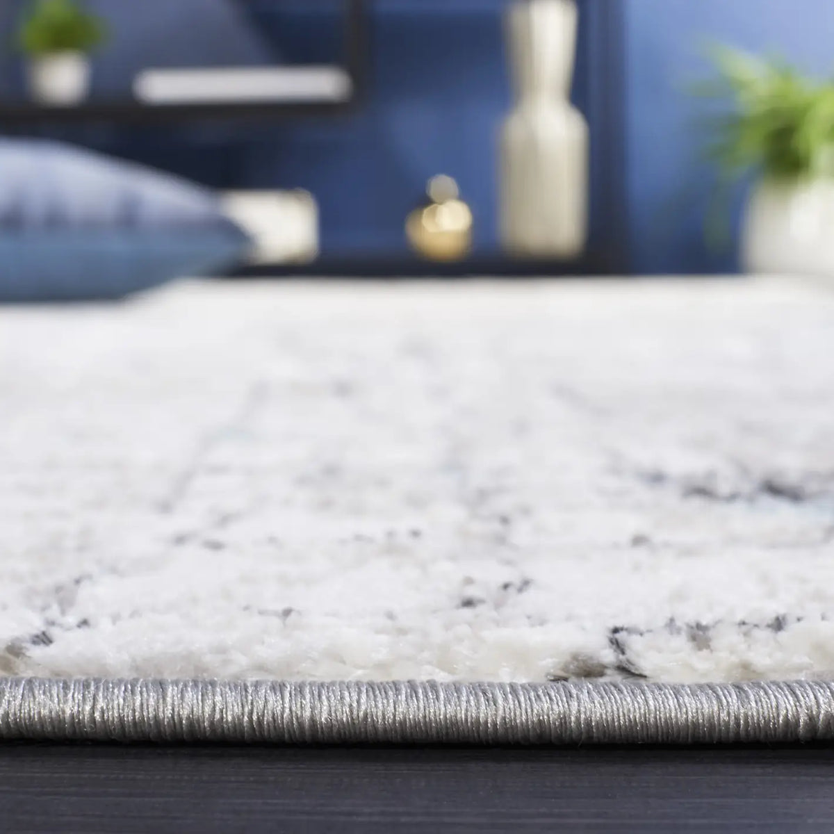 Safavieh Meadow 500 4'-0" x 6'-0" Rug in Grey / Blue