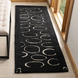 Safavieh Soho 2'-6" x 12'-0" Rug in Black / Ivory