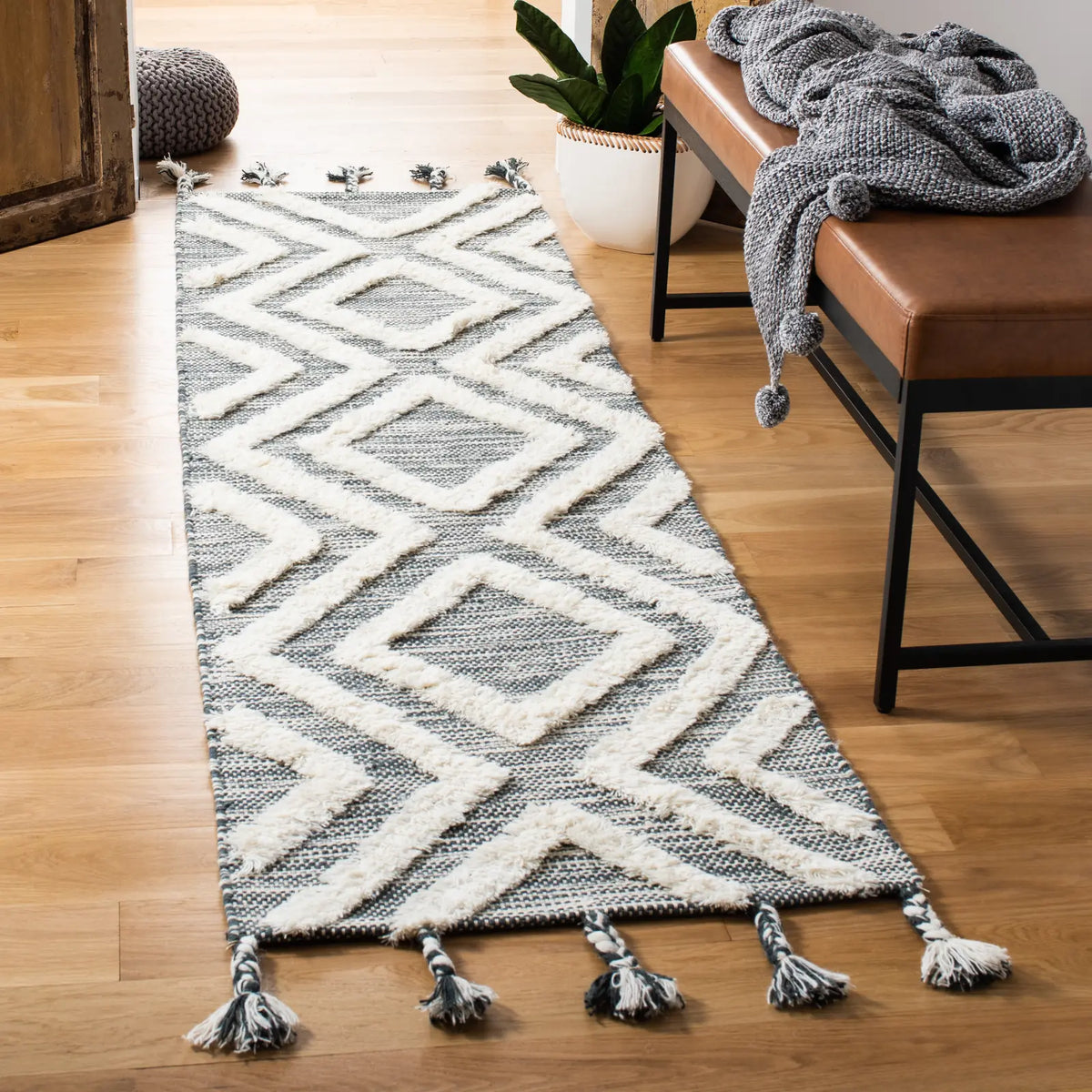 Safavieh Kenya 2'-3" x 8'-0" Rug in Teal / Ivory