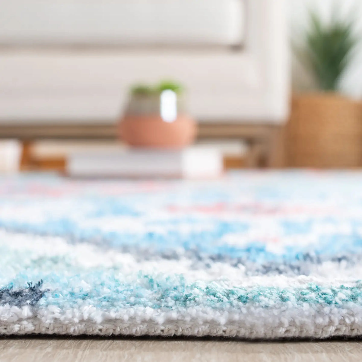 Safavieh Saffron 4'-0" x 6'-0" Rug in Blue / Aqua