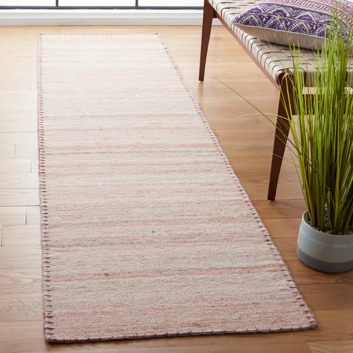 Safavieh Kilim 2'-3" x 9'-0" Rug in Light Pink