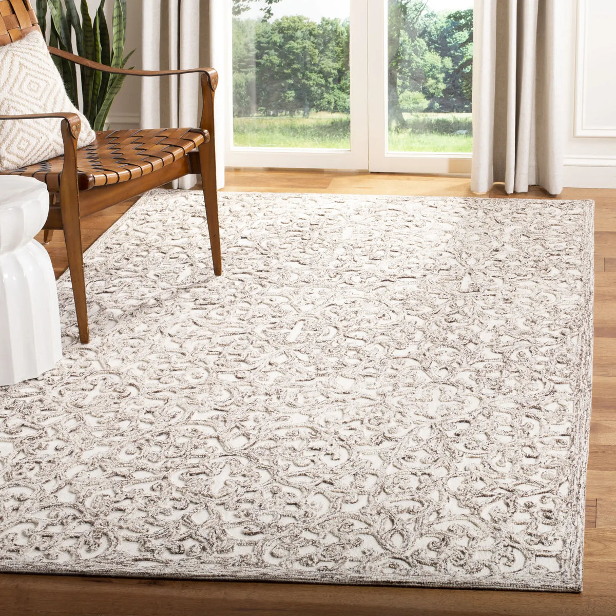 Safavieh Trace 4'-0" x 6'-0" Rug in Brown / Ivory