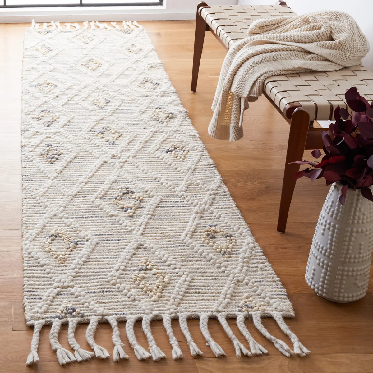 Safavieh Natura 2'-3" x 9'-0" Rug in Ivory / Grey