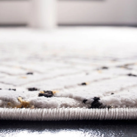 Safavieh Amalfi 4'-0" x 6'-0" Rug in Cream / Charcoal