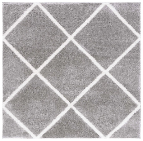 Safavieh Tahoe Shag 6'-7" x 6'-7" Rug in Grey / White