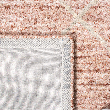 Safavieh Himalaya 5'-0" x 8'-0" Rug in Fuchisa
