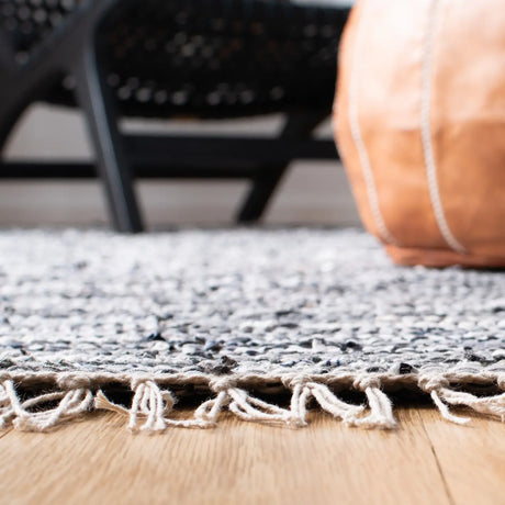 Safavieh Rag Rug 4'-0" x 6'-0" Rug in Grey